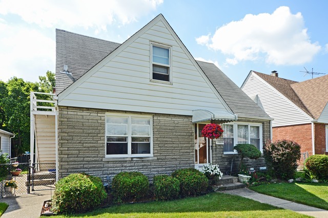 Property Photo: 10009 Schiller Boulevard IL 60131
