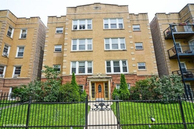 Property Photo: 6115 Claremont Avenue 1S IL 60659