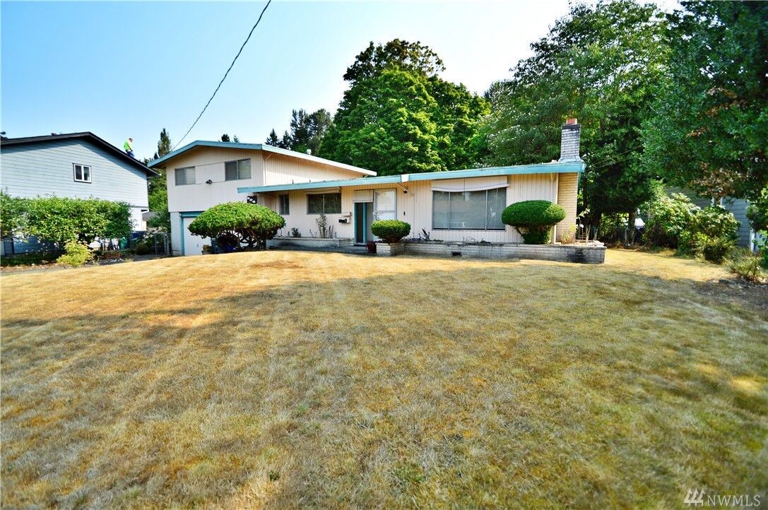 Property Photo: 504 Riverview Dr NE WA 98002