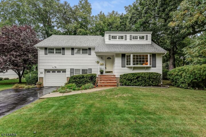 90 W Cedar St  Livingston Twp. NJ 07039 photo