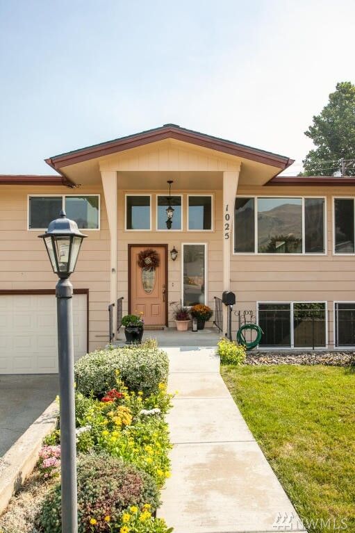 Property Photo:  1025  Glenwood Avenue  WA 98801 