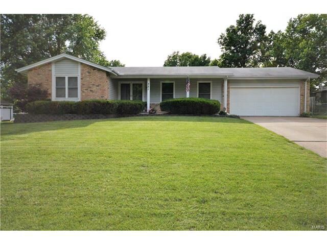 Property Photo: 521 Marie 63011