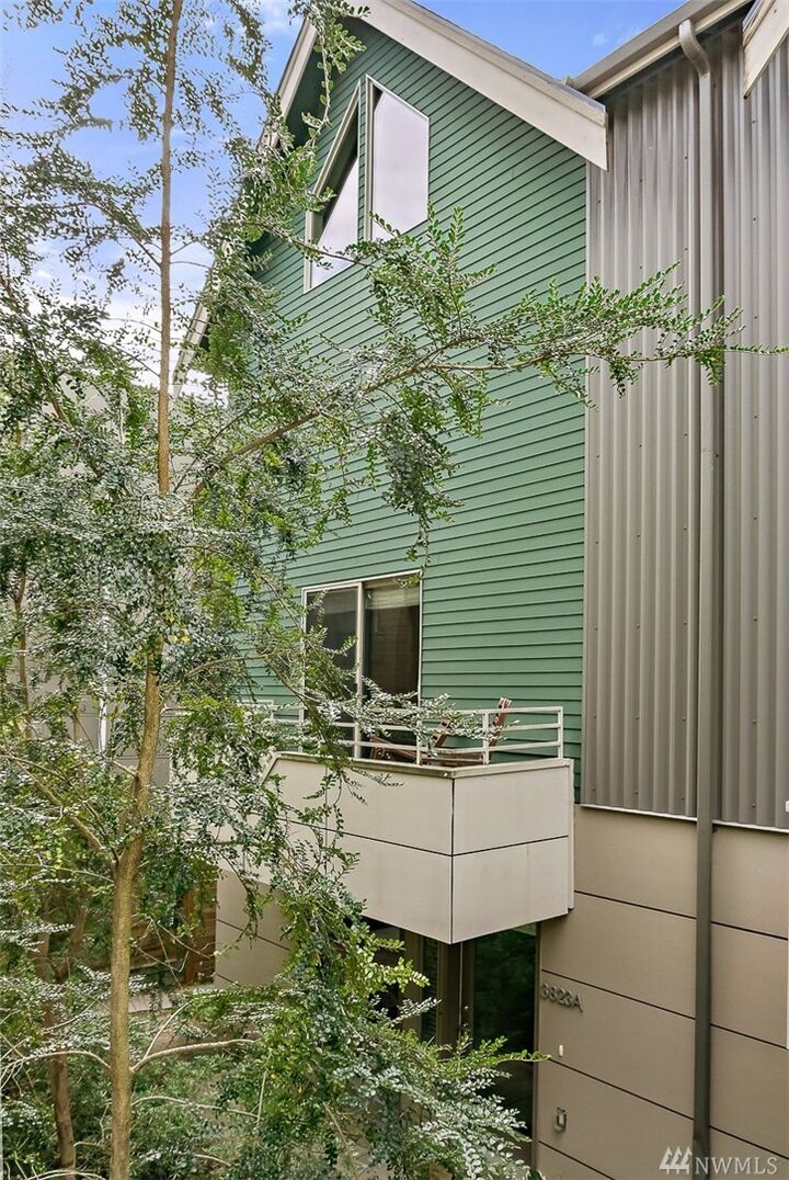 3823  Interlake Avenue N A  Seattle WA 98105 photo