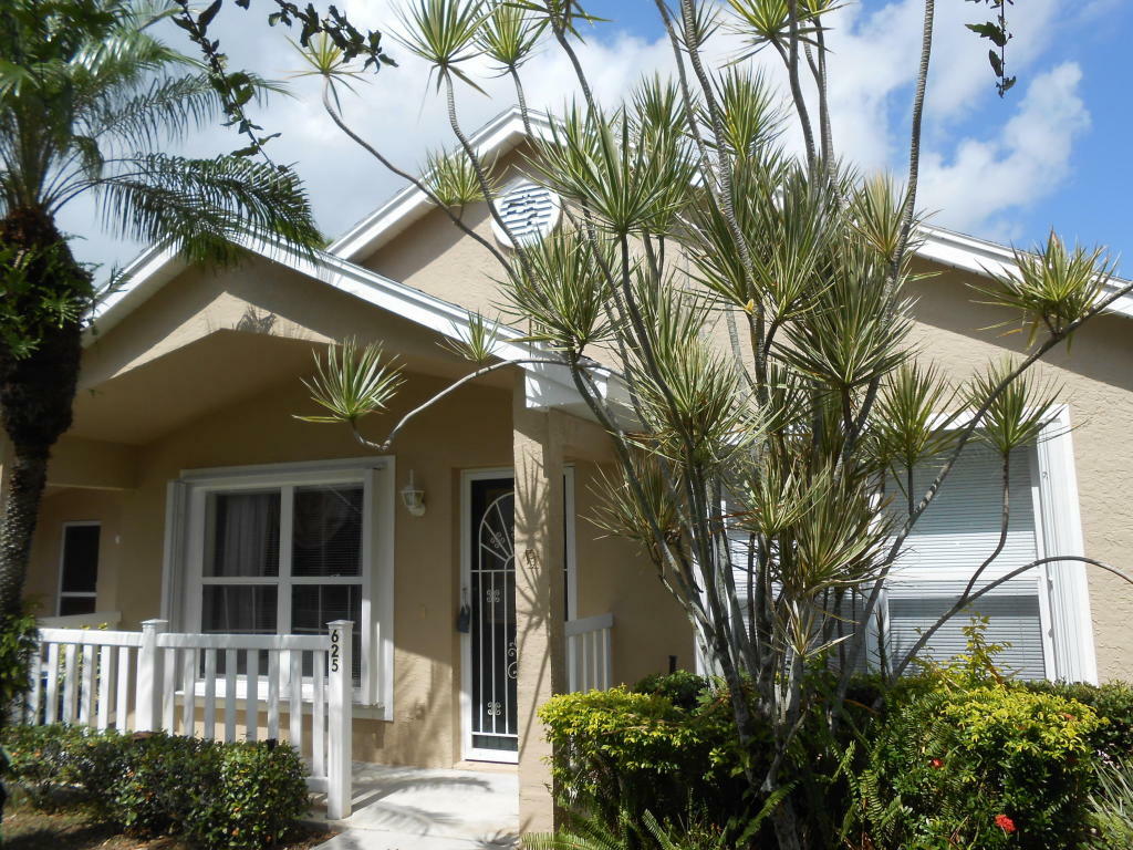 Property Photo:  625 NW San Remo Circle  FL 34986 