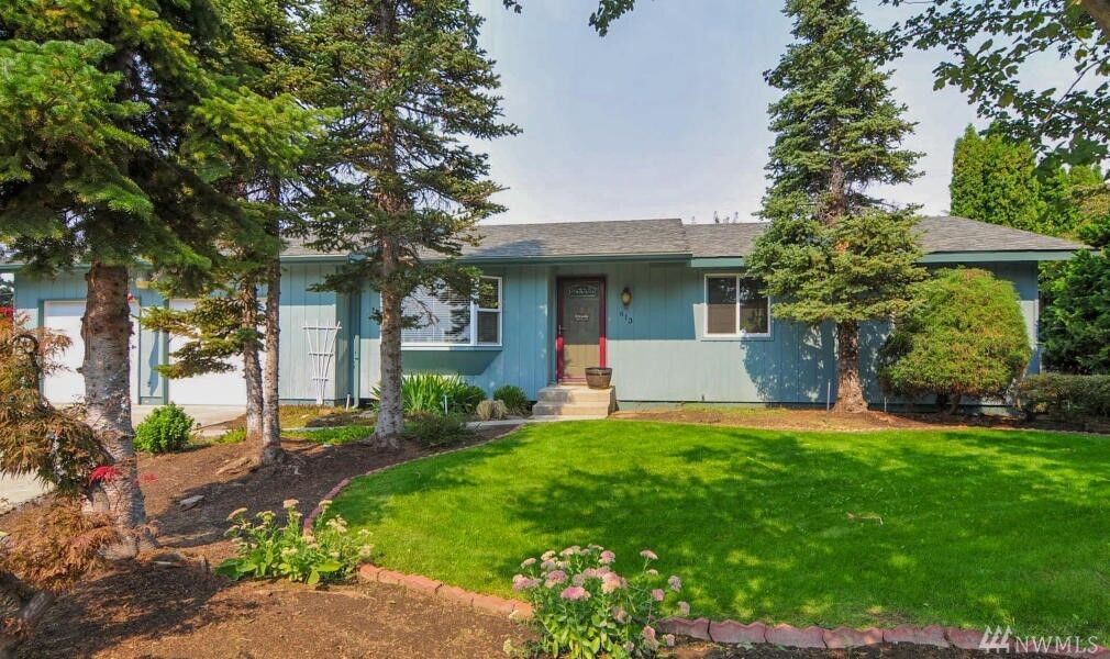 Property Photo:  613 NE 15th Street  WA 98802 