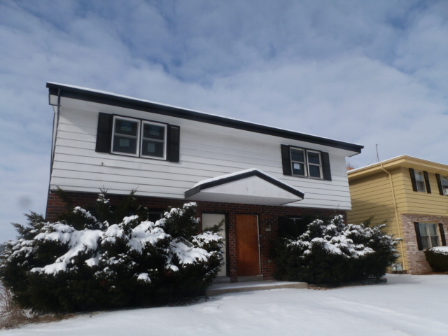 Property Photo: 9127 N Swan Rd 9129 WI 53224