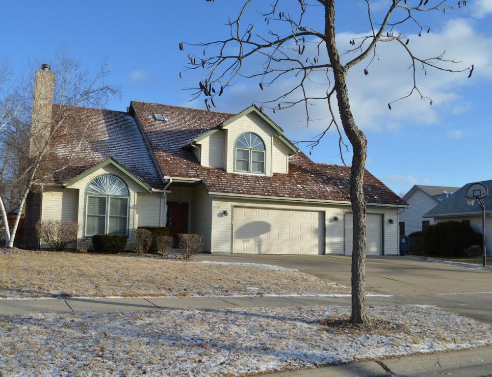 Property Photo:  1101 E Twin Oaks Dr  WI 53154 