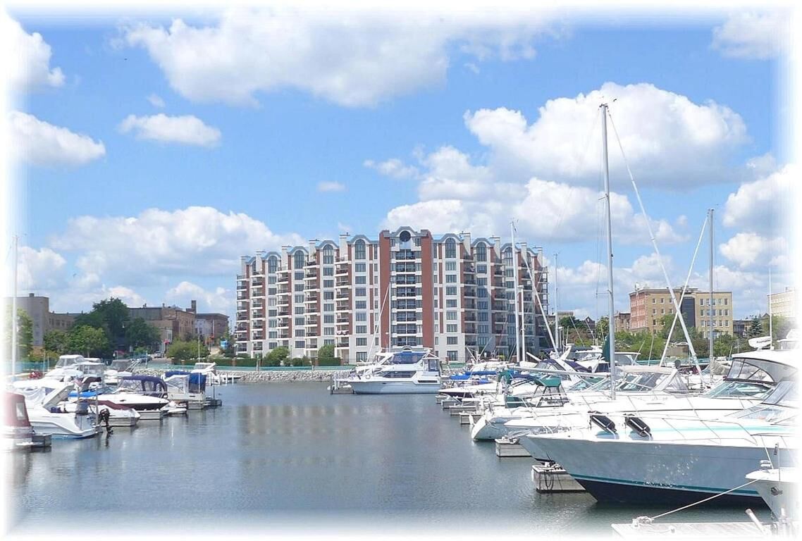 Property Photo:  333 Lake Ave 404  WI 53403-1088 