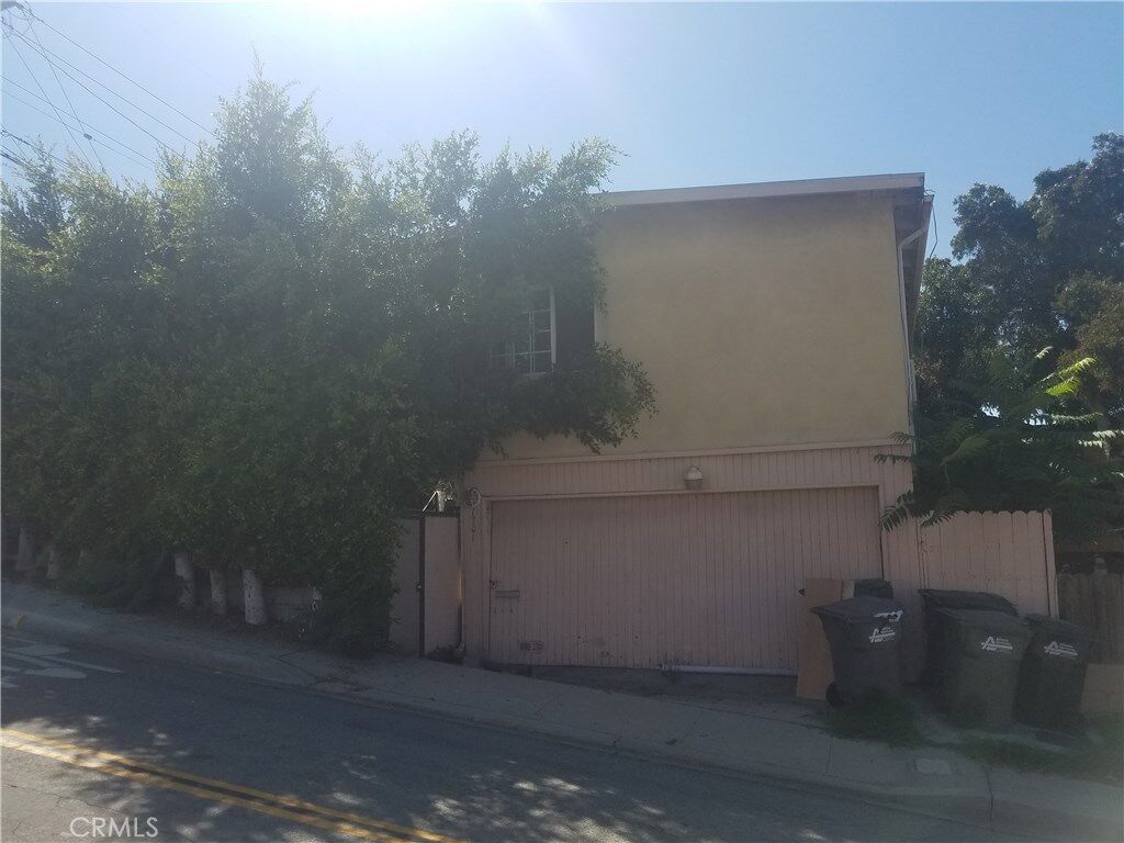 Property Photo: 1701 Blossom Lane CA 90278