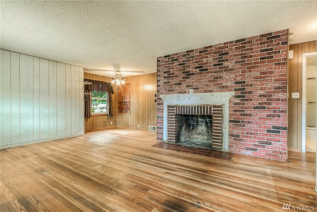 Property Photo: 10456 7th Ave SW WA 98146