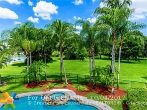 Property Photo:  2613 Oakbrook Dr  FL 33332 