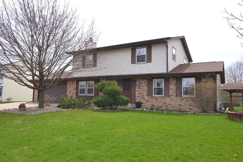 Property Photo:  N109w16353 Hawthorne Dr  WI 53022-5546 