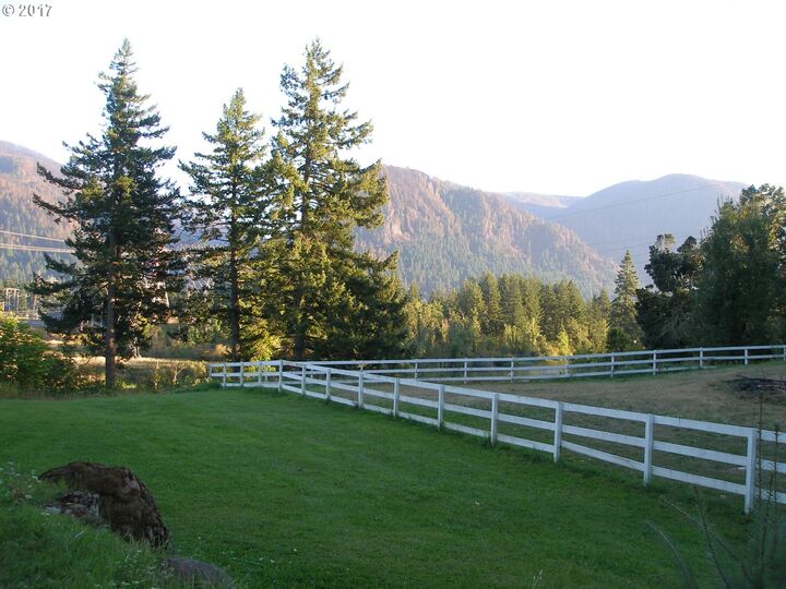 E Cascade  North Bonneville WA 98639 photo