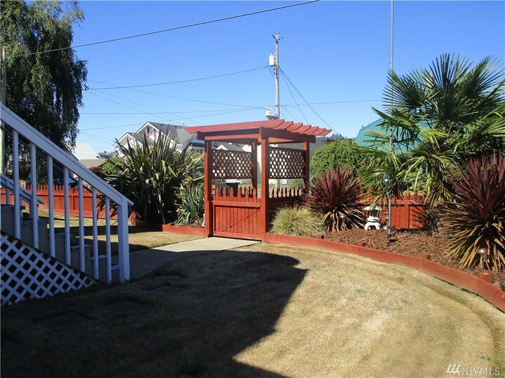 Property Photo:  801 Spruce St  WA 98550 