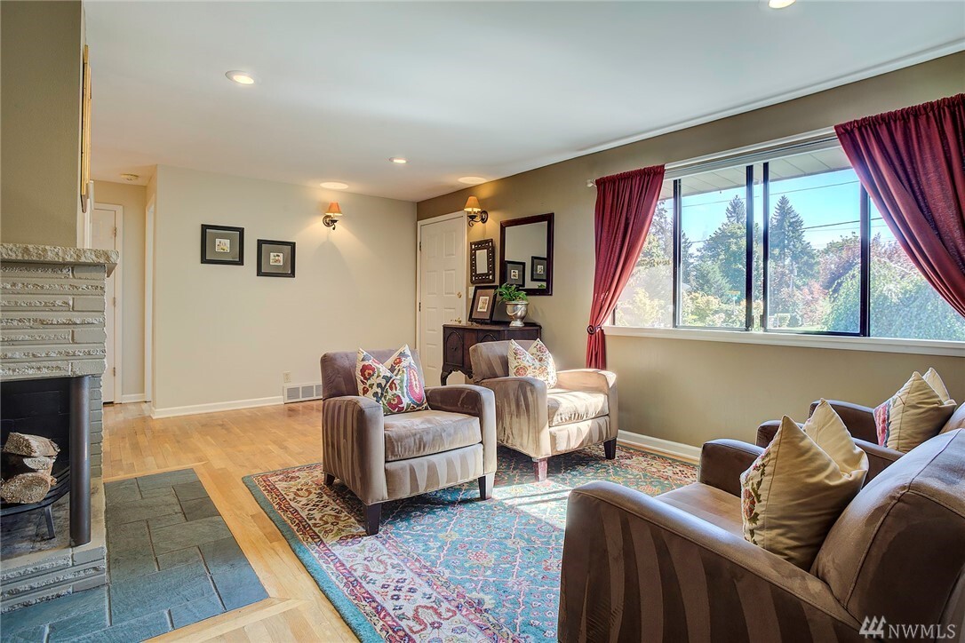 Property Photo: 9856 NE 27th St WA 98004