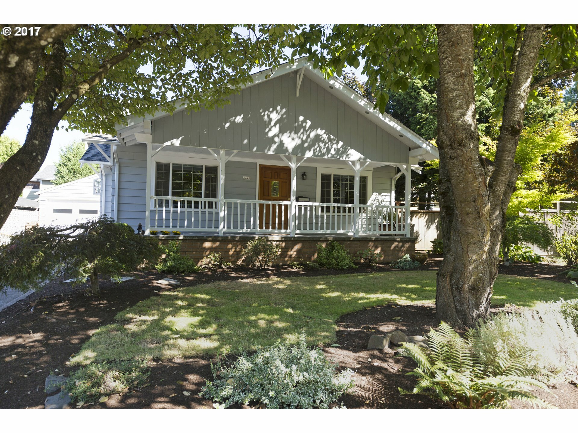 Property Photo: 3329 SE Steele St OR 97202