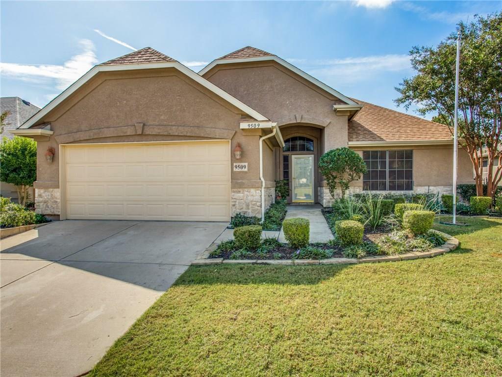 Property Photo: 9509 Applewood Trail TX 76207