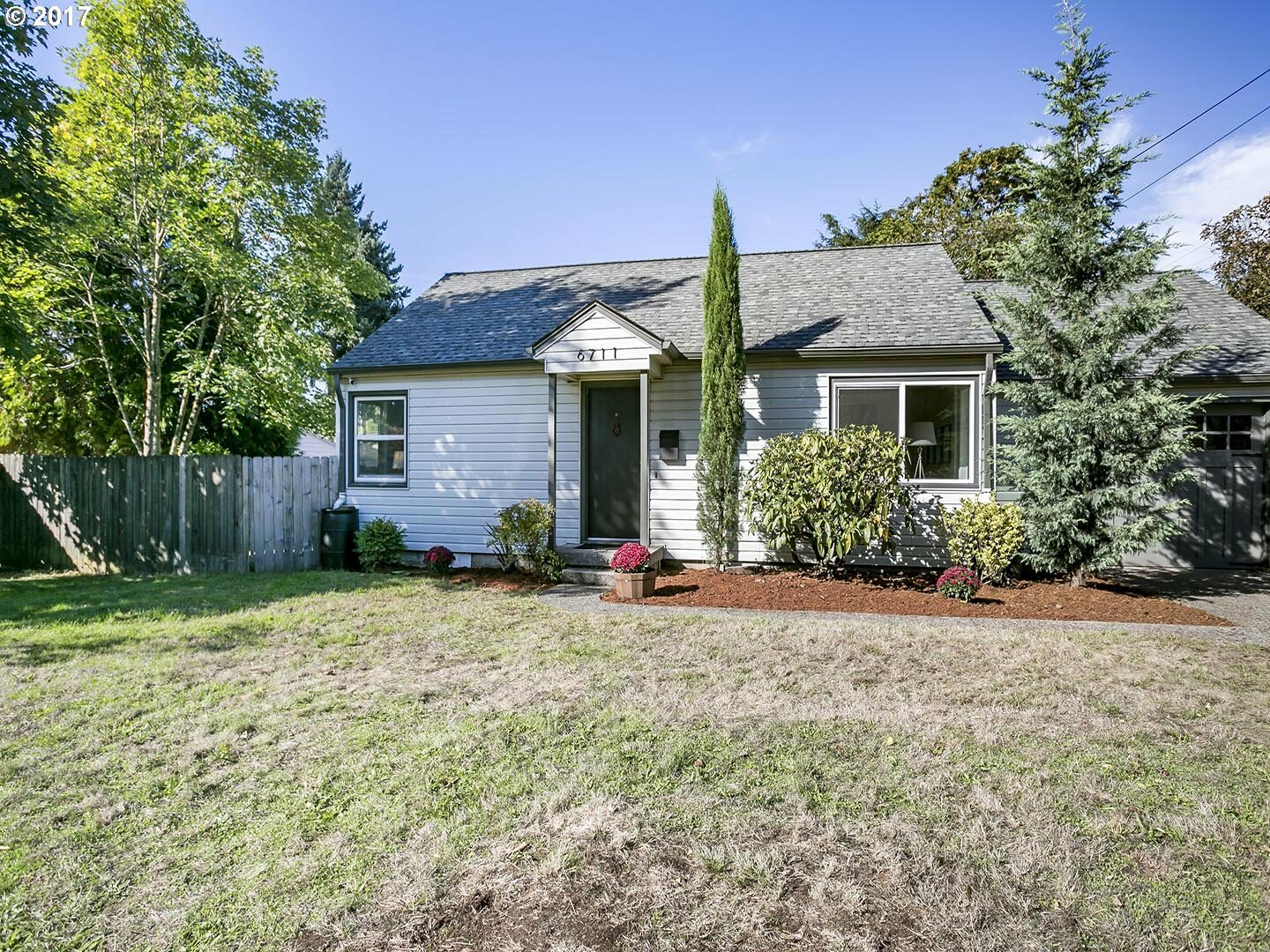 Property Photo:  6711 SE 76th Ave  OR 97206 