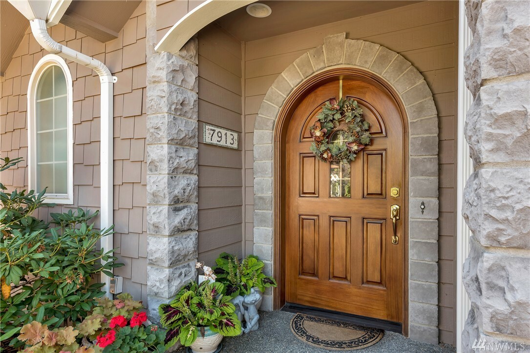 Property Photo: 7913 W Golf Course Dr WA 98230