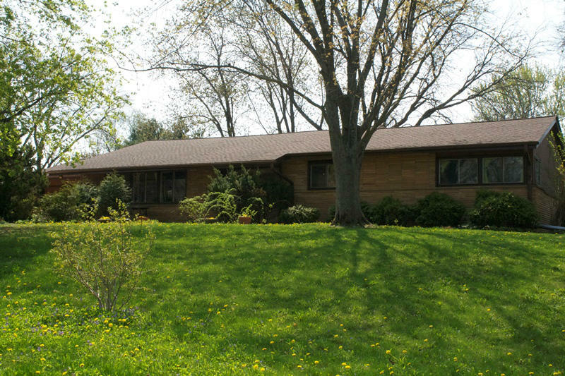 Property Photo:  8189 Fielding Ln  WI 53129 