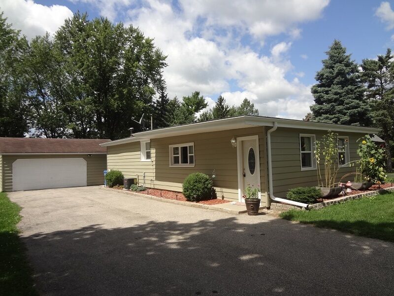 Property Photo:  1422 N 2nd St  WI 53098 
