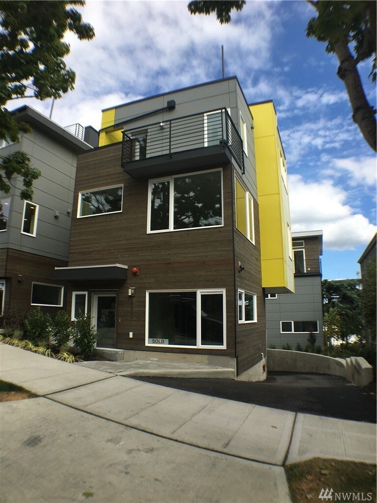 Property Photo:  3920 1st Ave NE A  WA 98103 