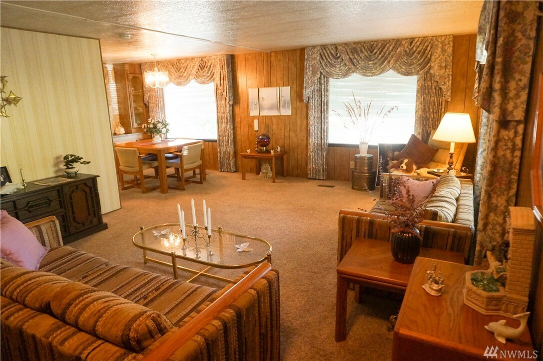 Property Photo: 201 Union Ave SE 171 WA 98059