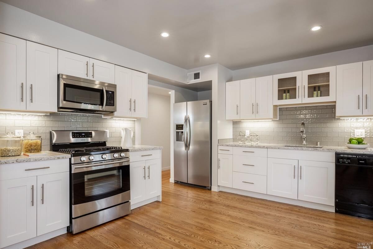 Property Photo: 12 Espalda Court CA 94901