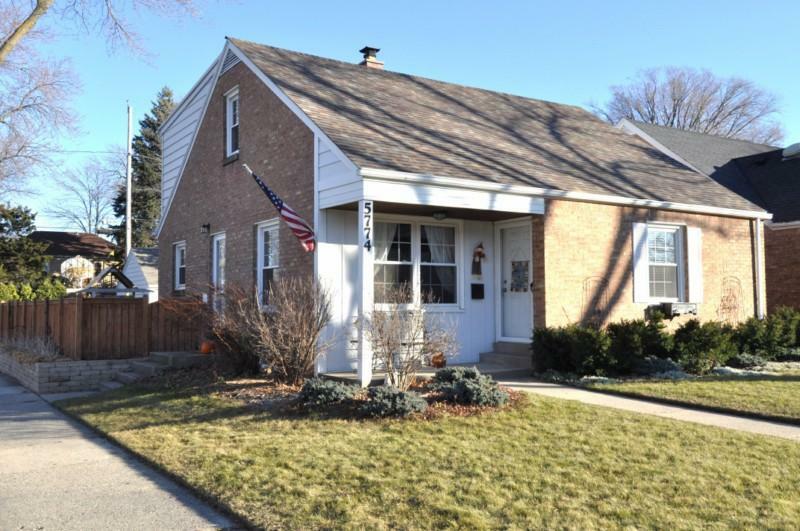 Property Photo: 5774 N Lydell Ave WI 53217-4505