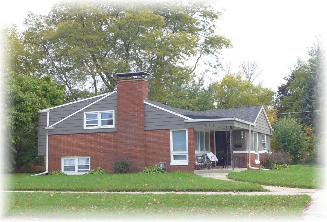 Property Photo: 525 Shoreland Dr WI 53402