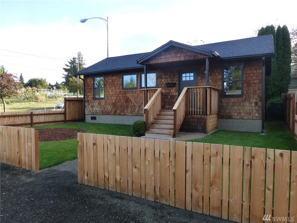 Property Photo: 1919 N Madison St WA 98406