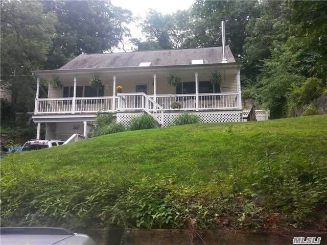 Property Photo:  22 Rosedale Road  NY 11789 