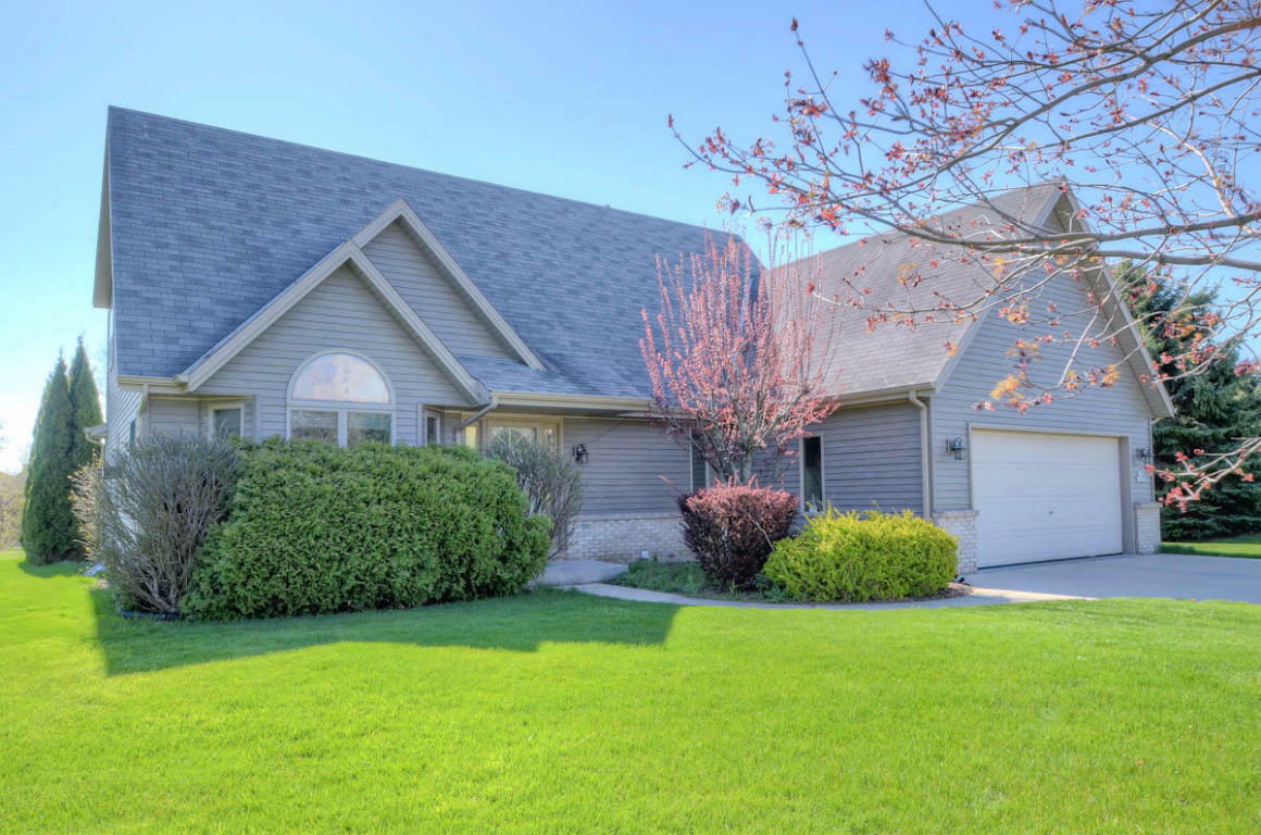 Property Photo: W199n11334 Rosewood Ave WI 53022-2909