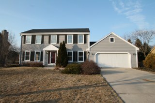 Property Photo:  3910 W Jerelin Dr  WI 53132-8322 