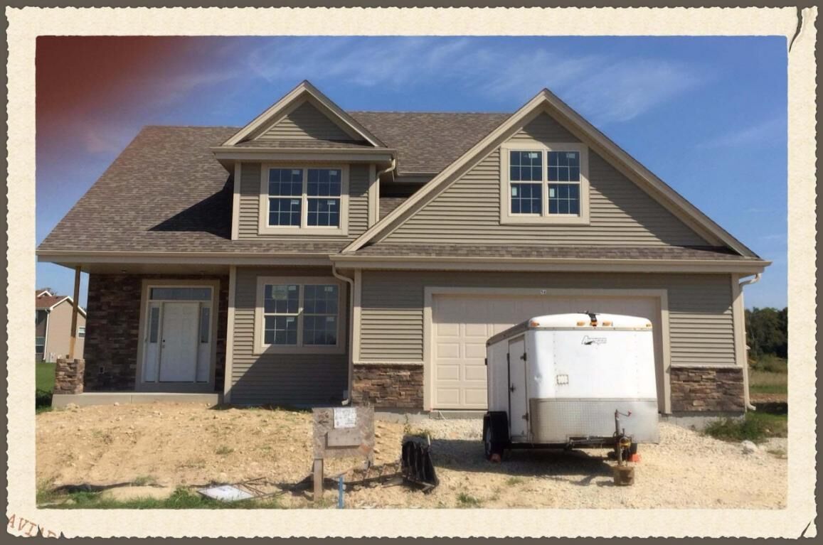 Property Photo:  56 Rushmore Ln  WI 53027 