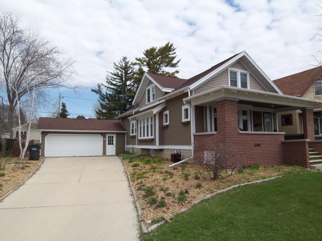 Property Photo:  128 Wilson Ave  WI 53090 