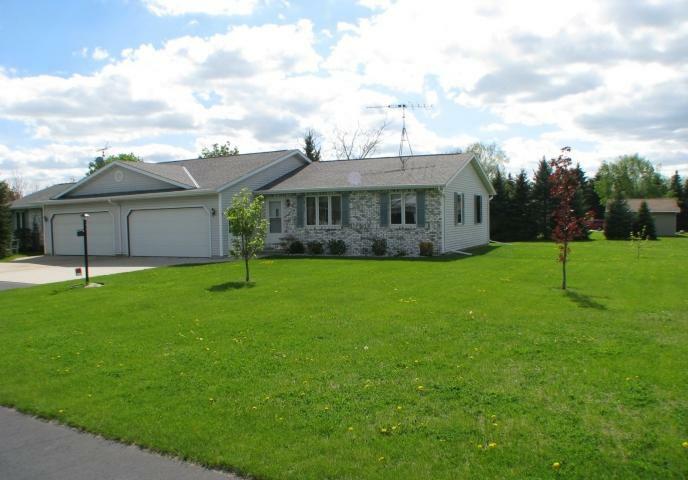 Property Photo:  N2022 E River Ct  WI 53010-2953 