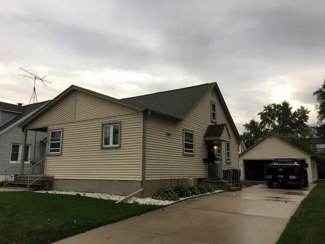 Property Photo: 611 Main St WI 53040-0793