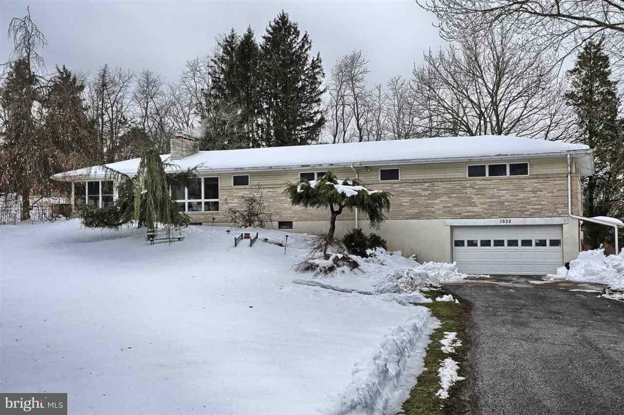 Property Photo:  1032 E Winding Hill Road  PA 17055 