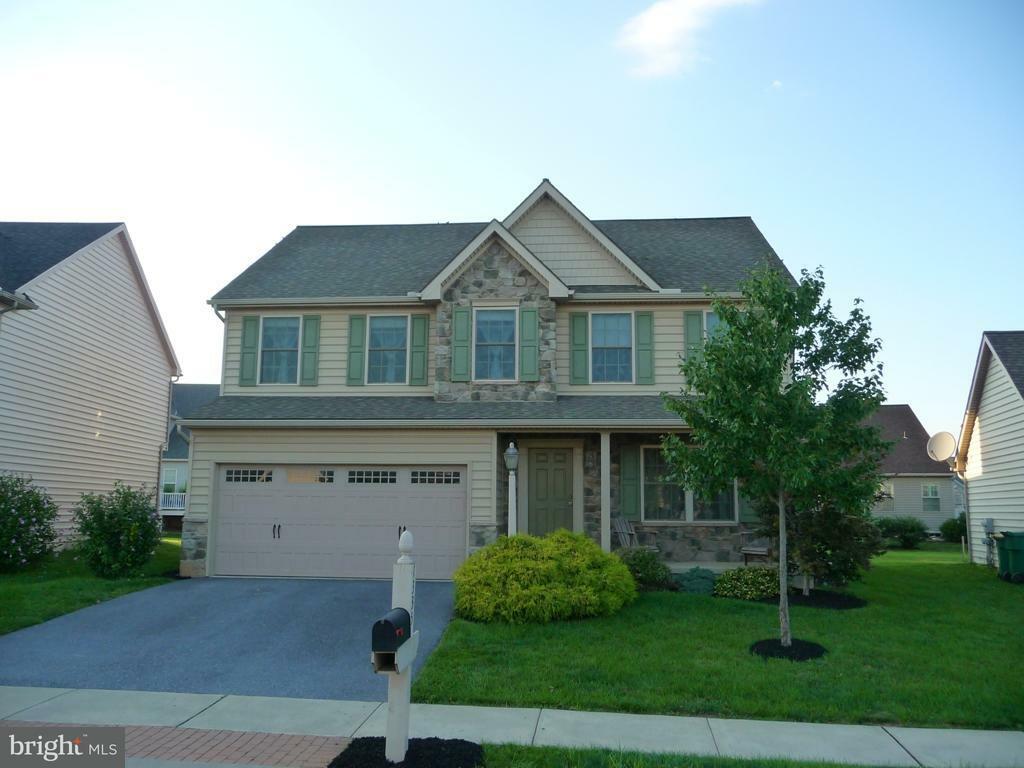 Property Photo: 1335 Willow Creek Drive PA 17552