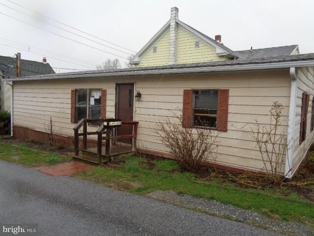 Property Photo:  72 W Maple Street  PA 17313 