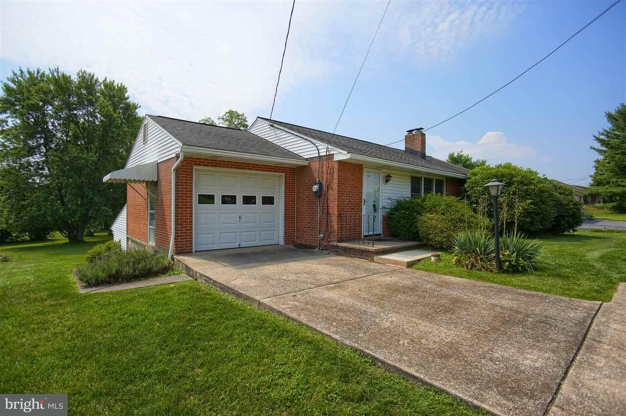 Property Photo: 1008 Valley Street PA 17025