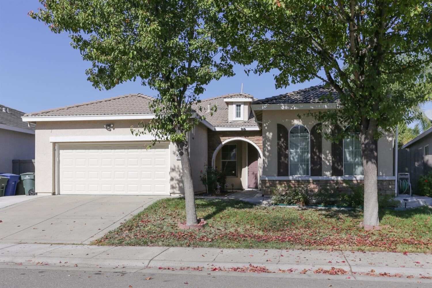 Property Photo: 1711 Charm Way CA 95835