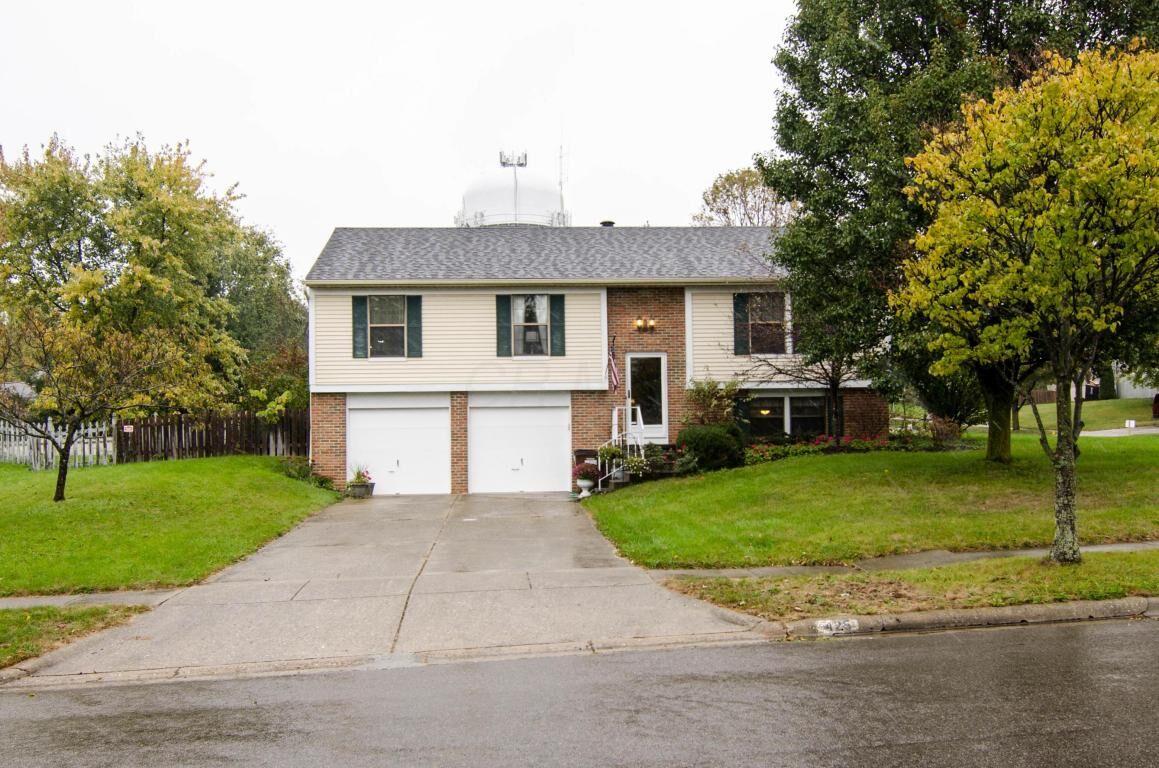 Property Photo:  425 Meadows Boulevard  OH 43147