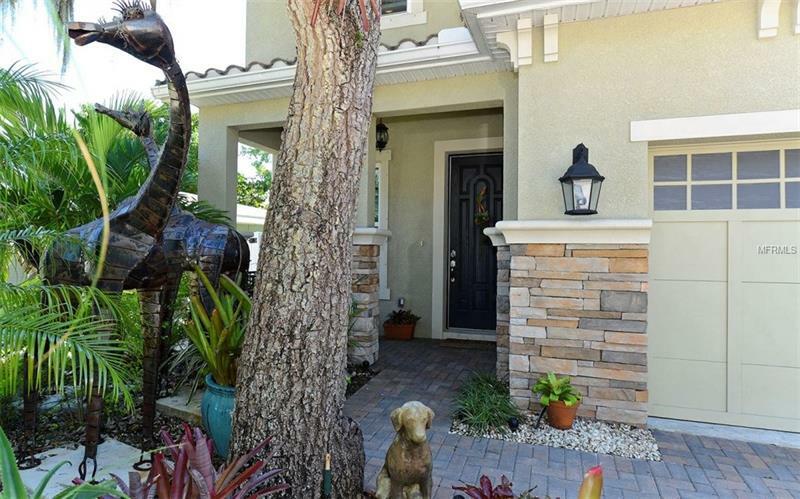 Property Photo:  1966 Hyde Park Street  FL 34239 