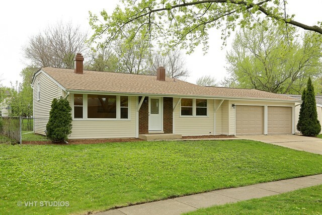 Property Photo:  584 Chatham Circle  IL 60089 
