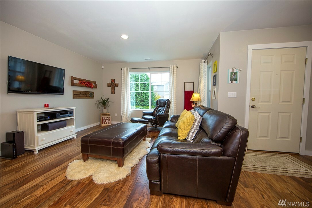 Property Photo: 6604 Salmon Berry Ct SE WA 98065