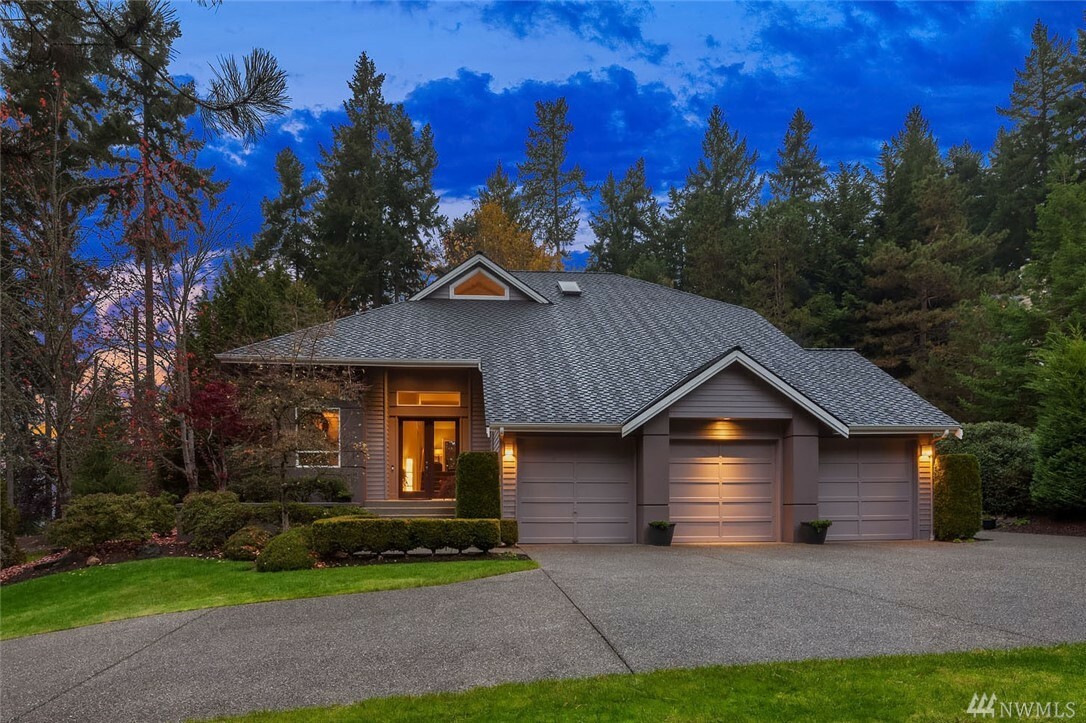 Property Photo:  5226 NW Village Park Dr  WA 98027 