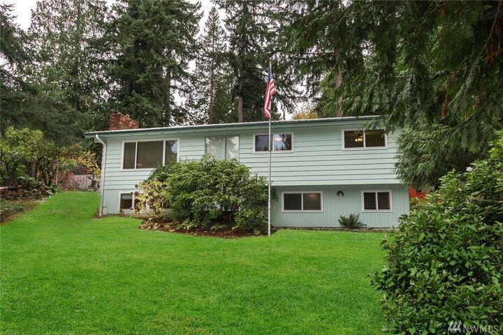 Property Photo:  475 Mt Hood Drive SW  WA 98027 