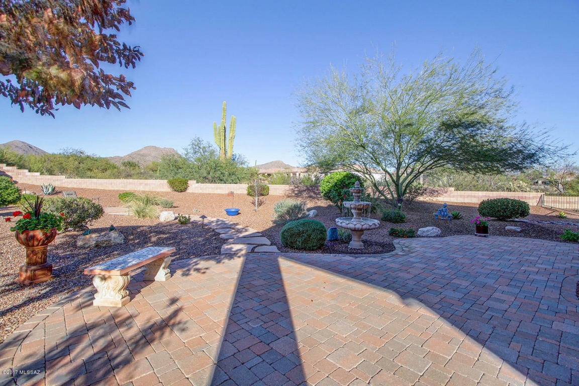 Property Photo: 13108 N Desert Mosaic Place AZ 85658